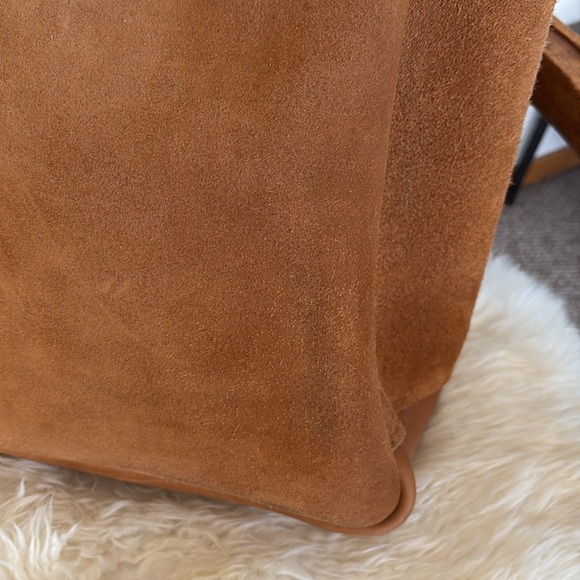 Filson Men’s Rugged Suede Tote - Picture 10 of 14